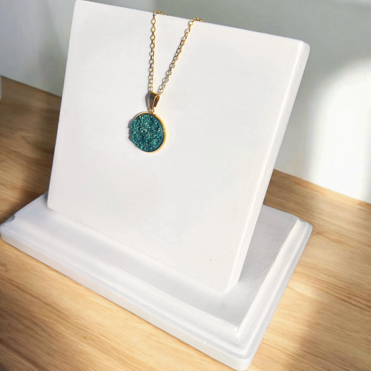 Collar Druzy de resina verde de mar profundo- Cadena Vermeil de oro