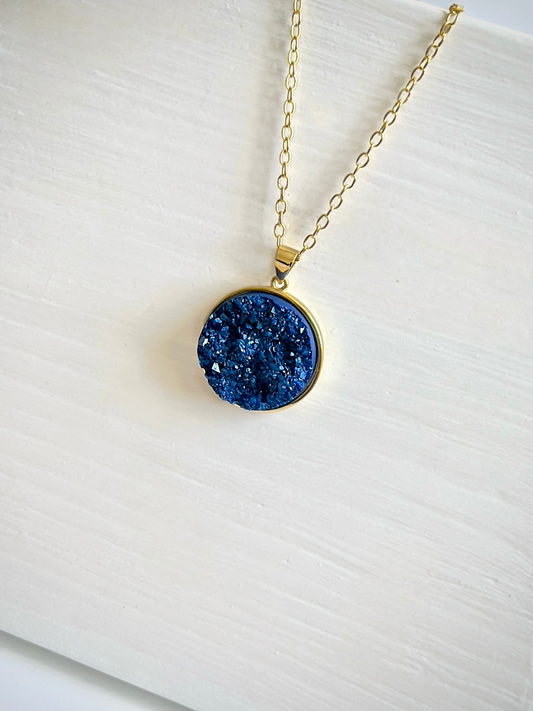 Collar de resina Druzy azul real- Cadena vermeil de oro y bandeja colgante