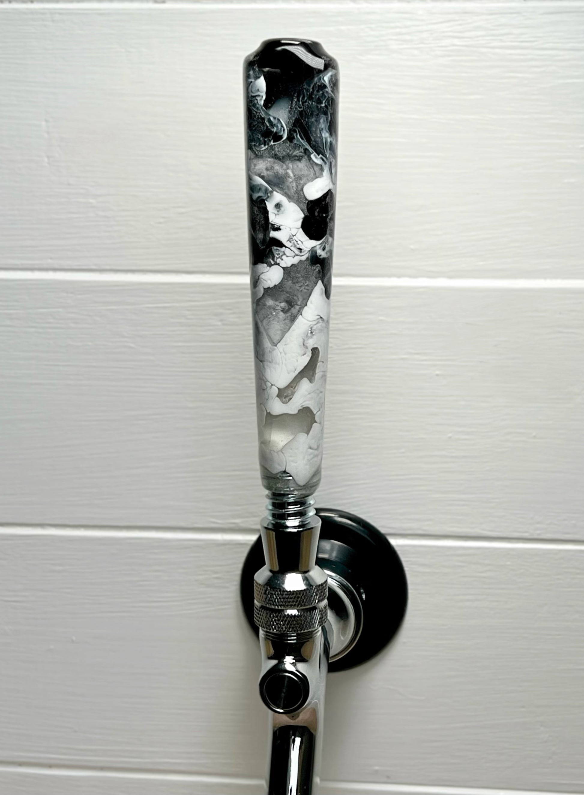 Black and Silver Classic-Shaped Resin Beer Tap Handle