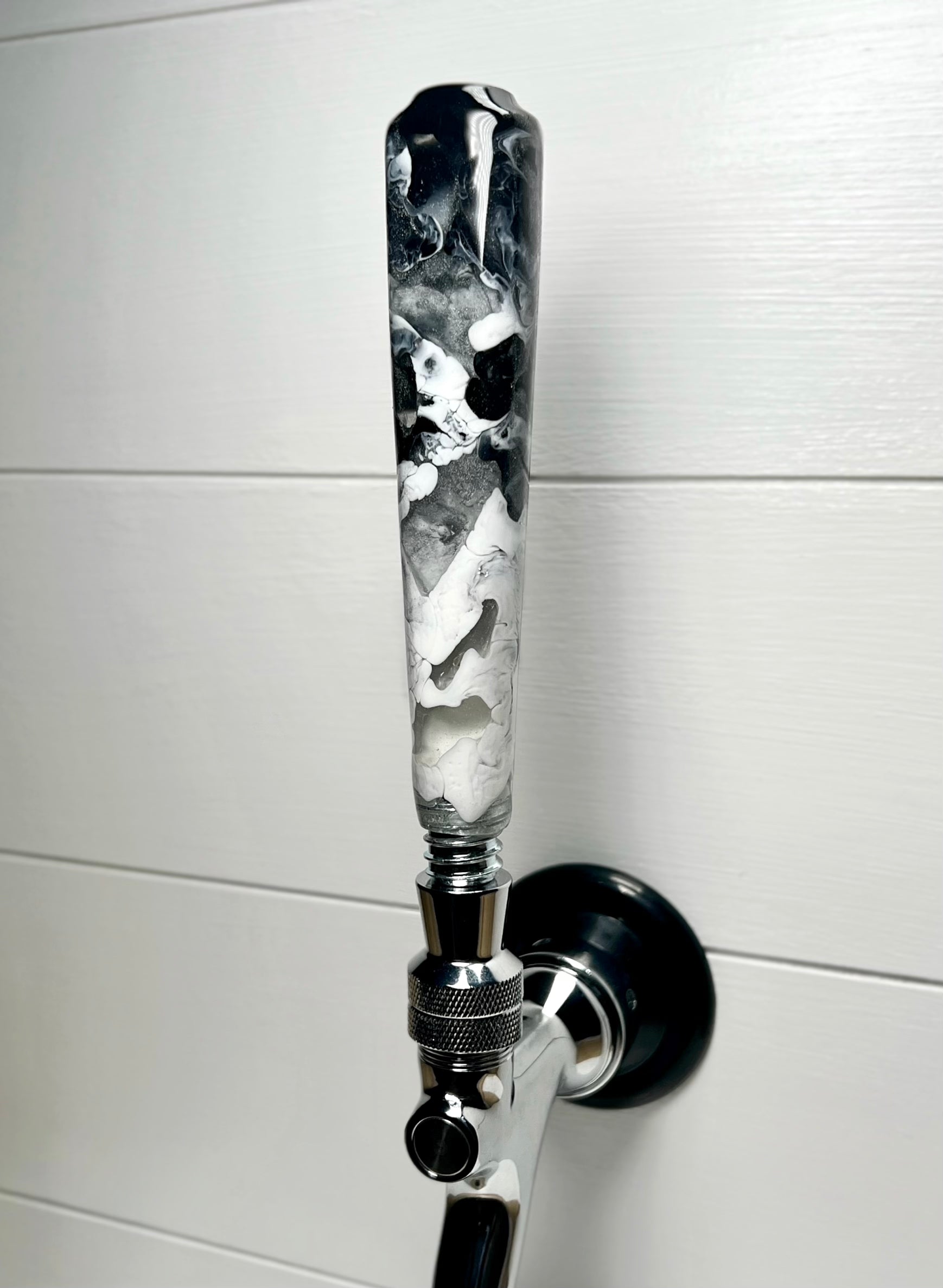 Black and Silver Classic-Shaped Resin Beer Tap Handle