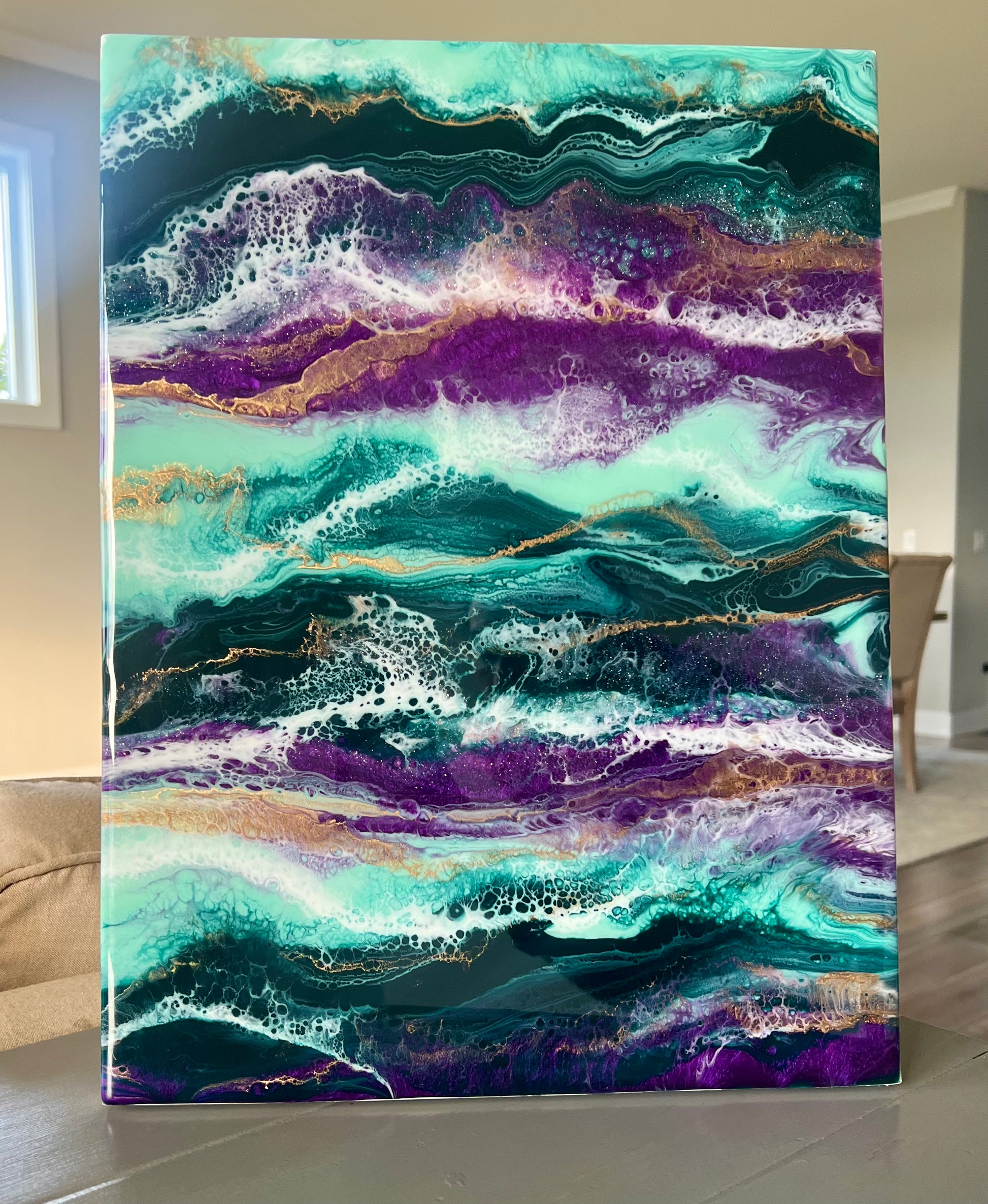 Pintura de ondas de resina de color turquesa oscuro, verde azulado claro, morado y dorado de 12" x 16"