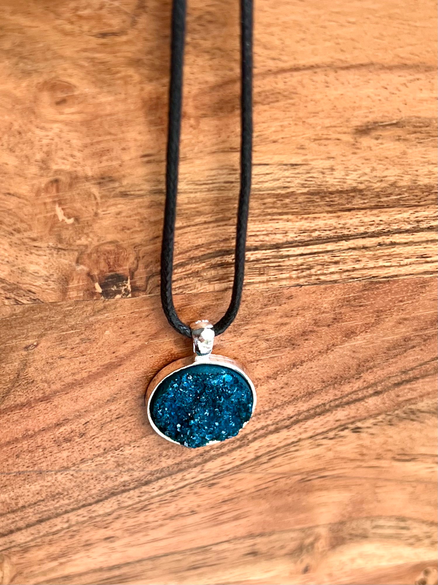 Collar de resina Druzy azul turquesa- Tapas de extremo de plata de ley y cadena extensora