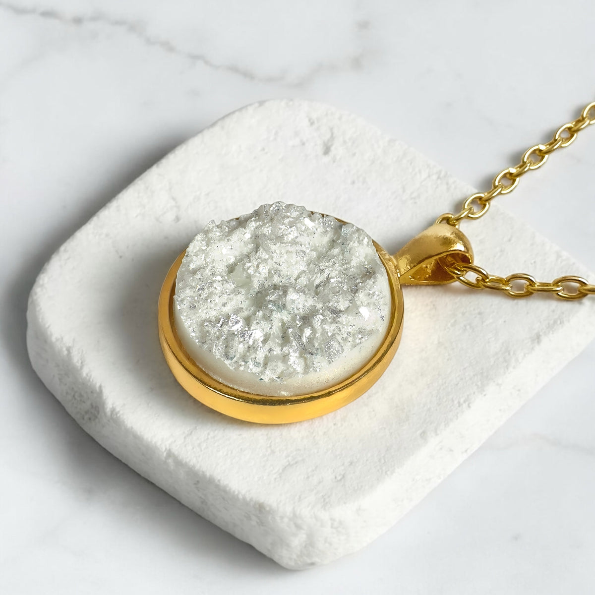 Metallic White Druzy Resin Necklace | Gold