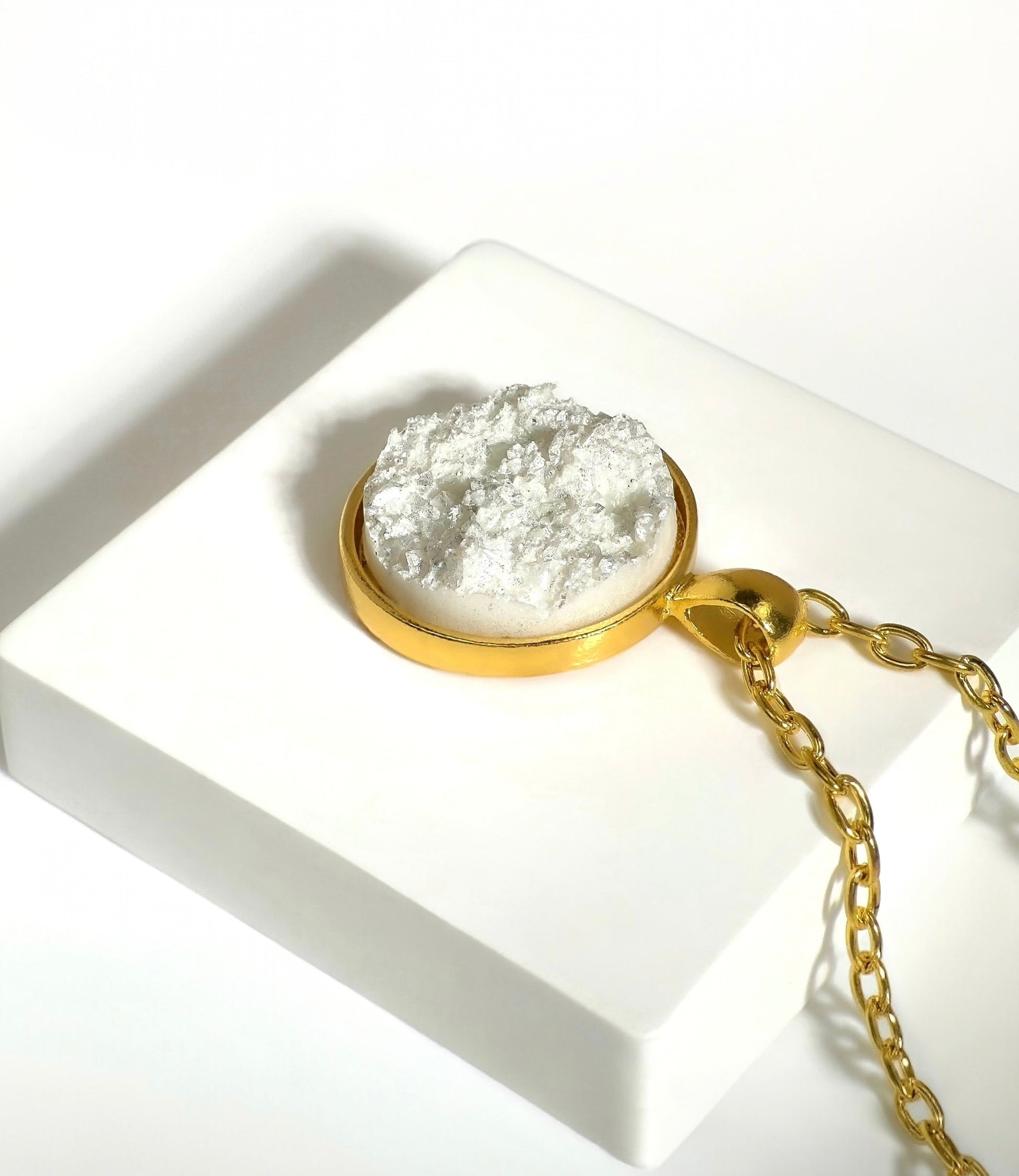 Metallic White Druzy Resin Necklace | Gold