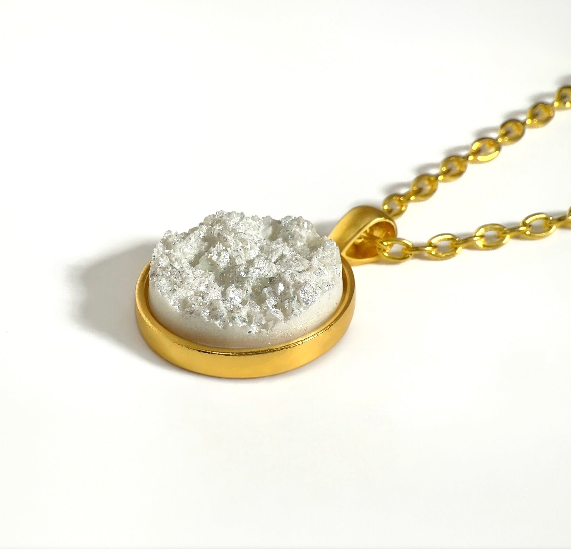 Metallic White Druzy Resin Necklace | Gold