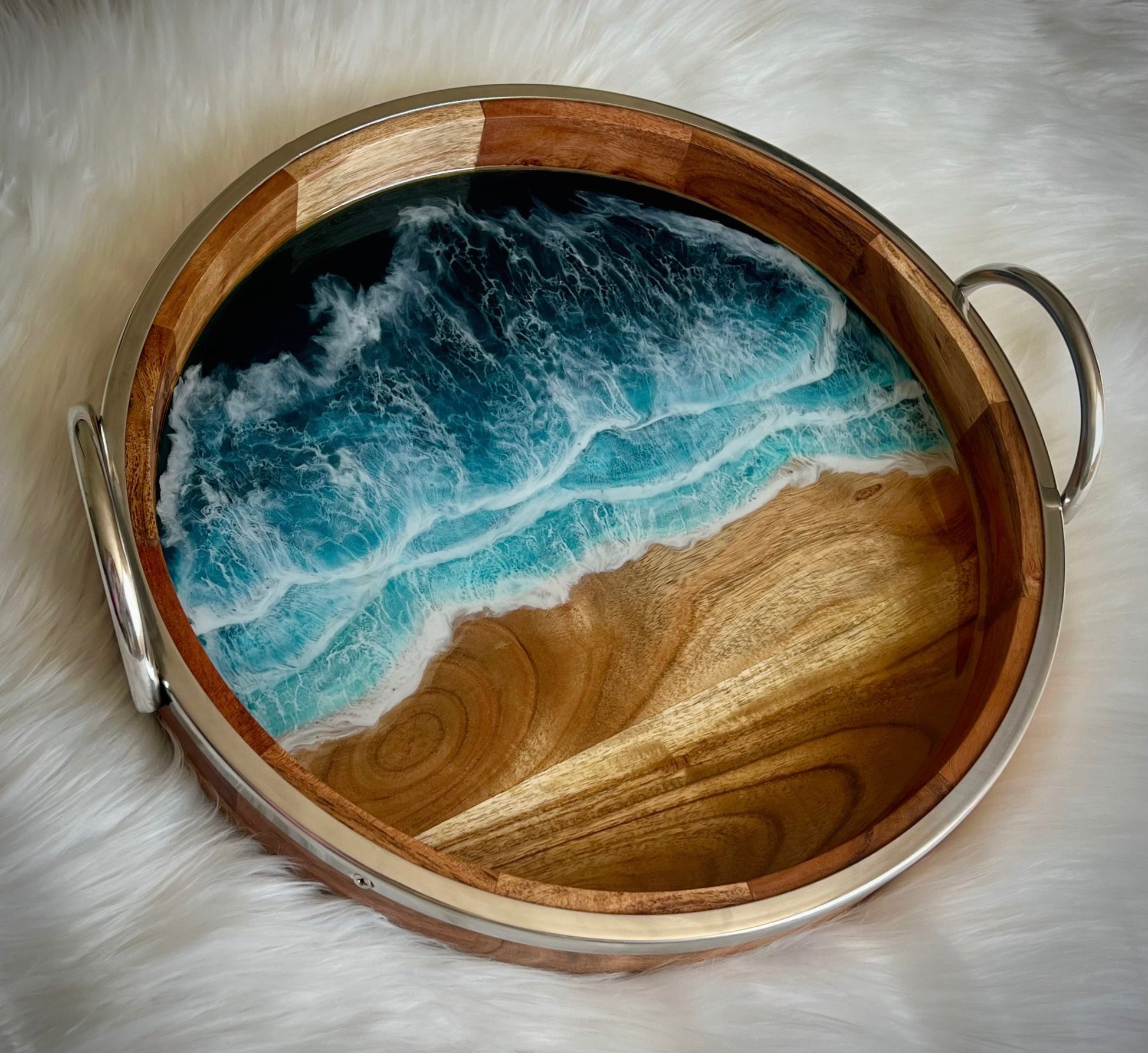 Resin waves on a 15" round acacia wood ray