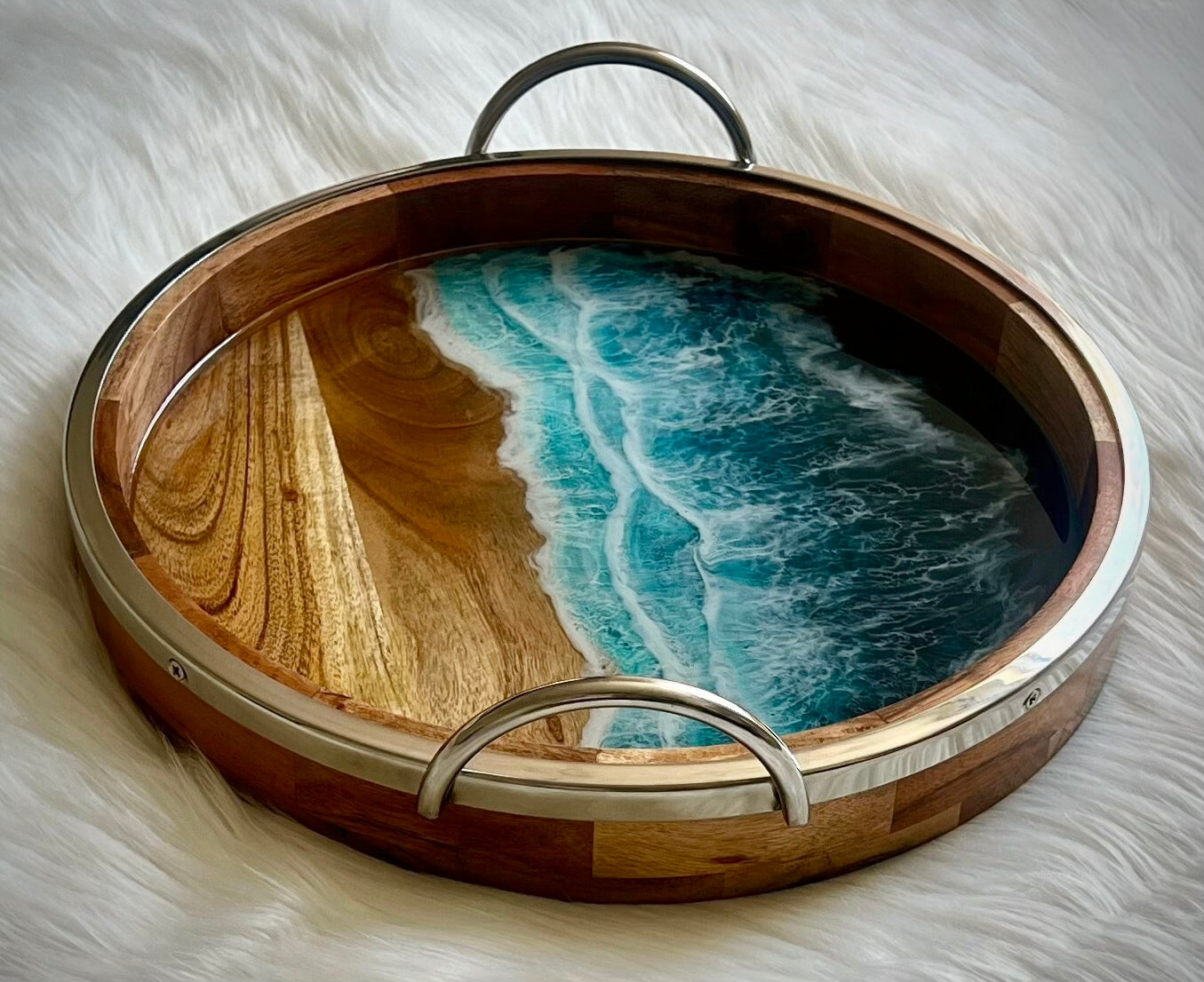 Resin waves on a 15" round acacia wood ray