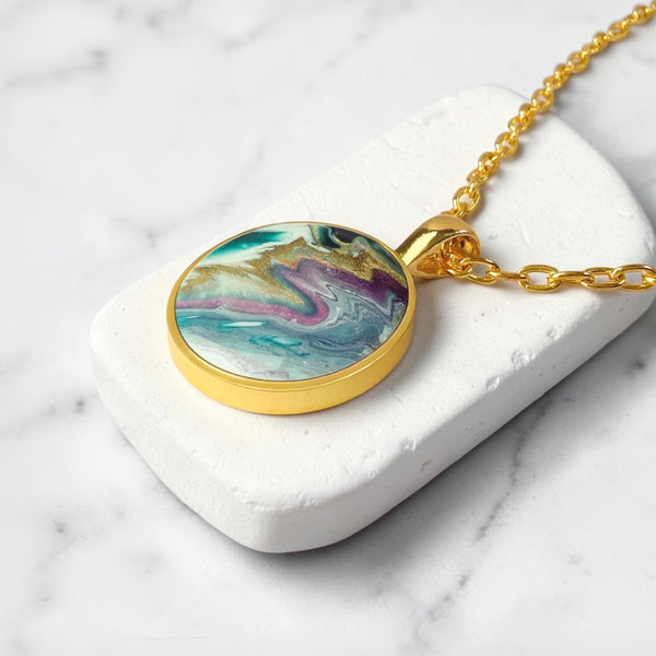 Tidal Bloom Round Resin Pendant Necklace | Gold”